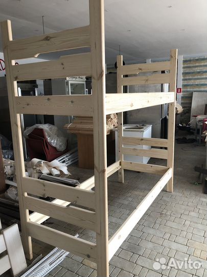 Кровать двухьярусная