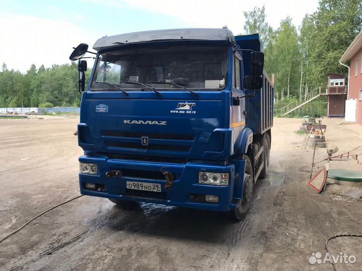 Водитель самосвала