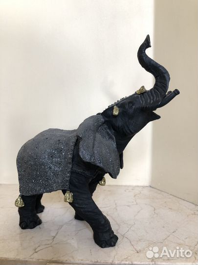 Фигурка слона в попоне