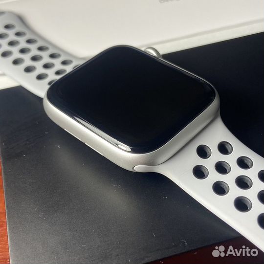 Часы Apple watch SE 44 mm nike оригинал