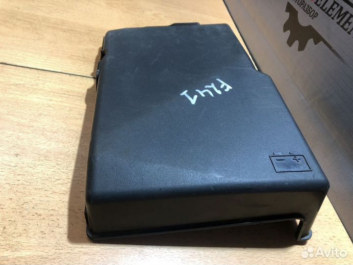 Крышка АКБ Мазда 3 BL