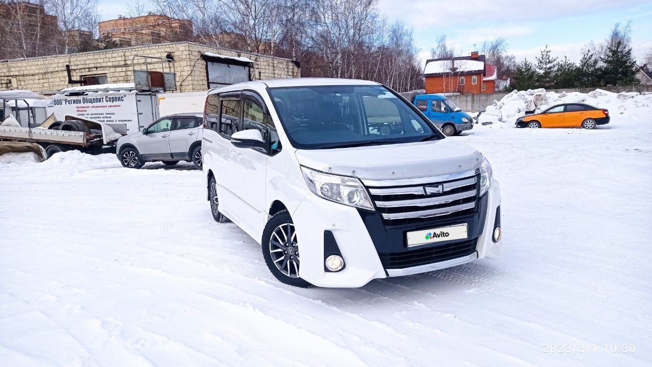 Toyota Noah: фото владельца