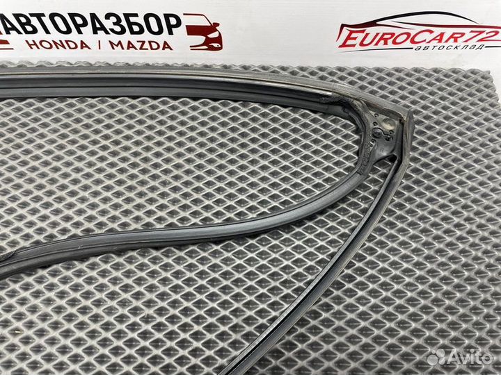 Уплотнительная резинка боковой двери задняя правая