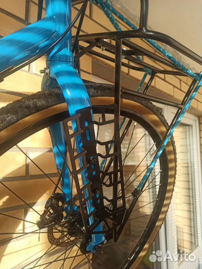 Кейдж.пара кронштейнов на вилку и раму велосипеда