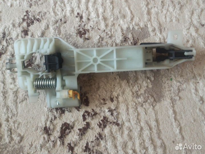 Ручка правая,внешняя с кронштейном hyundai creta