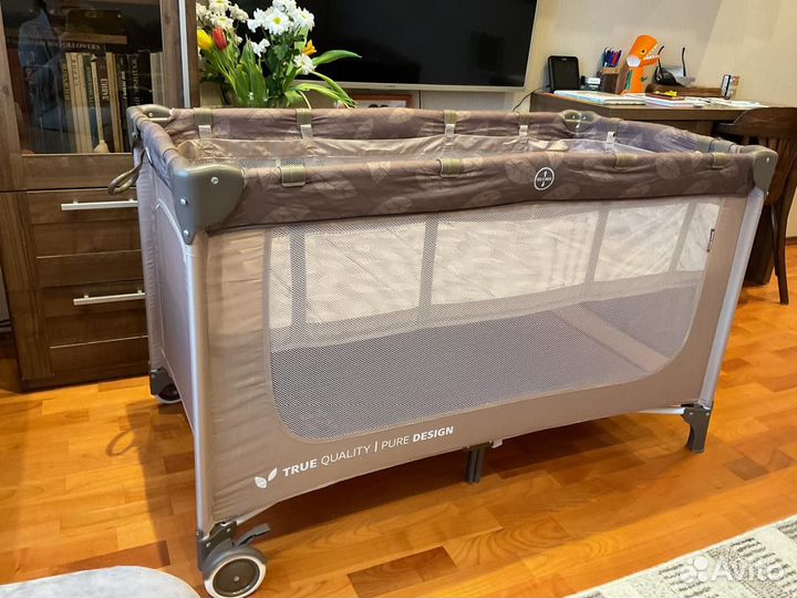 Детская кровать манеж Happy Baby Martin с матрасом