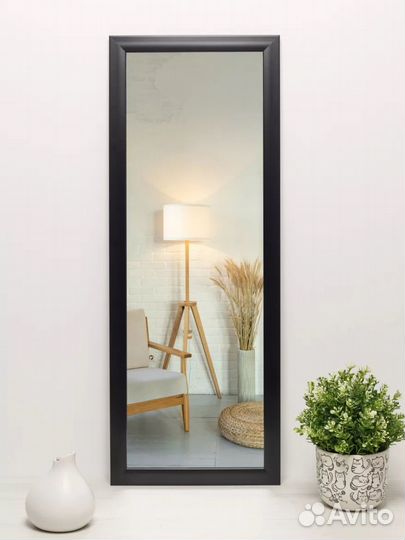 Зеркало настенное в раме