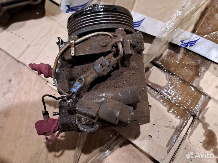 Компрессор кондиционера Mitsubishi Carisma