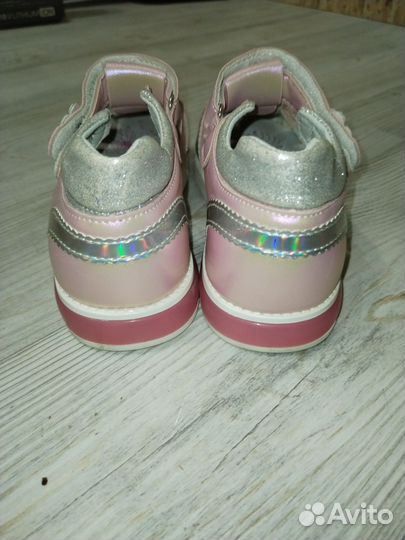 Красивые детские сандали