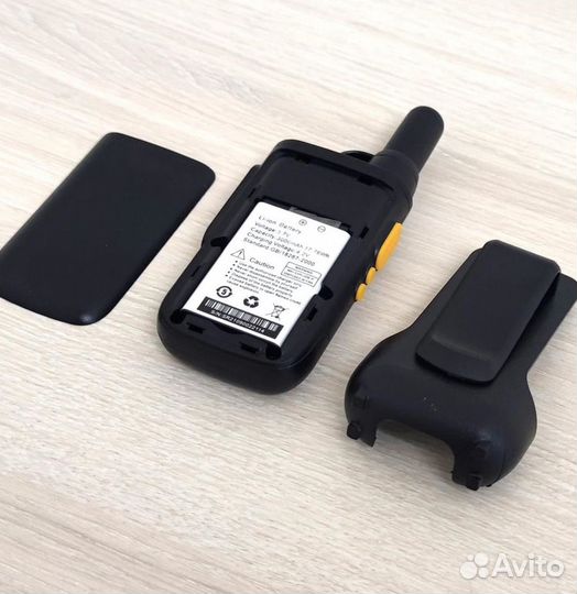 Рация-радиостанция в комплекте с наушниками