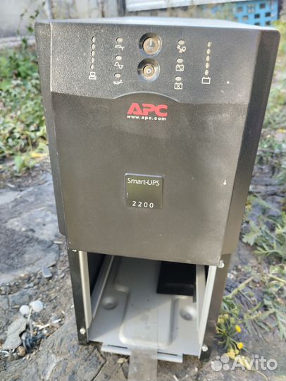 APC Smart ups 2200 источник бесперебойного питания