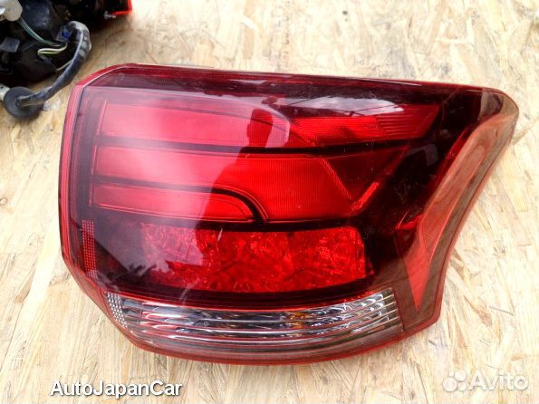 Задний правый фонарь Митсубиси Аутлендер 3 рест