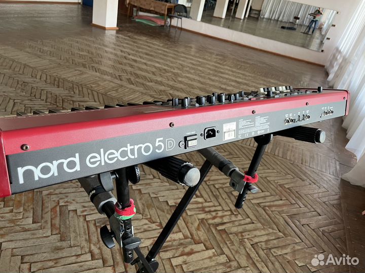 Синтезатор Nord electro 5 D 63