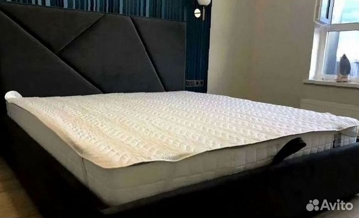 Кровать с мягким изголовьем