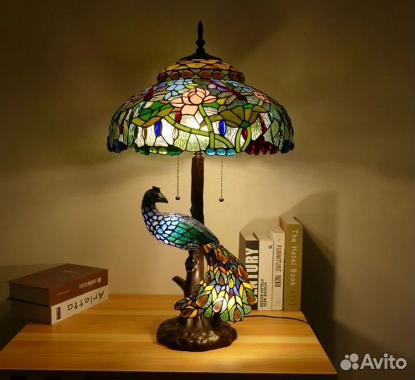 Настольная лампа в стиле Тиффани Павлин 78 см