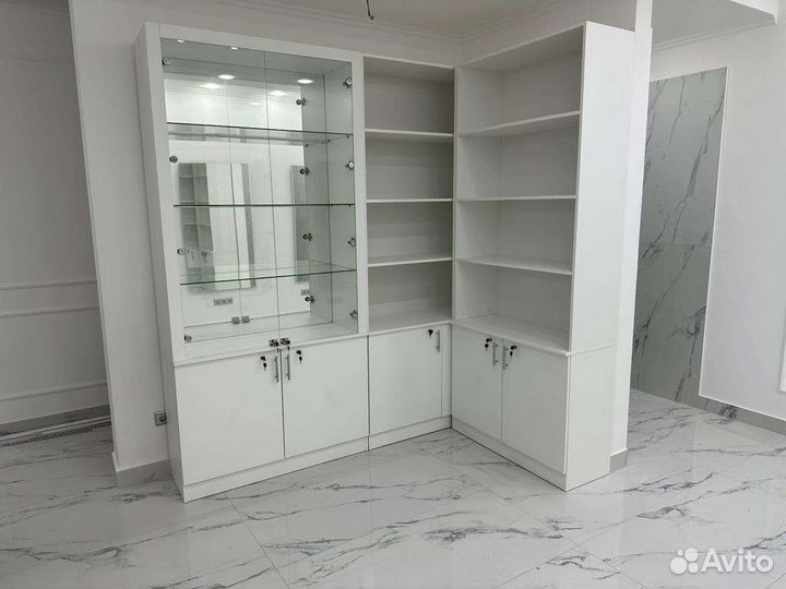 Угловая витрина