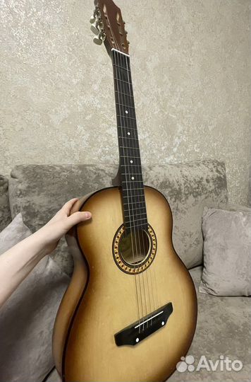 Акустическая гитара