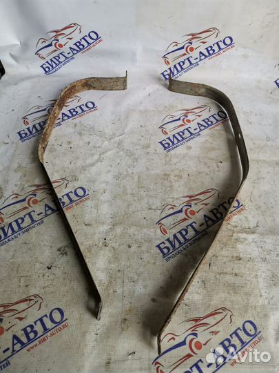 Крепление топливного бака Skoda Roomster