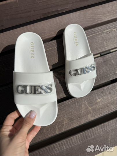 Шлепанцы guess