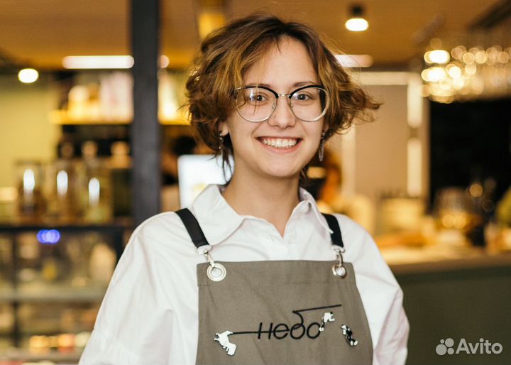 Официант в кофейню