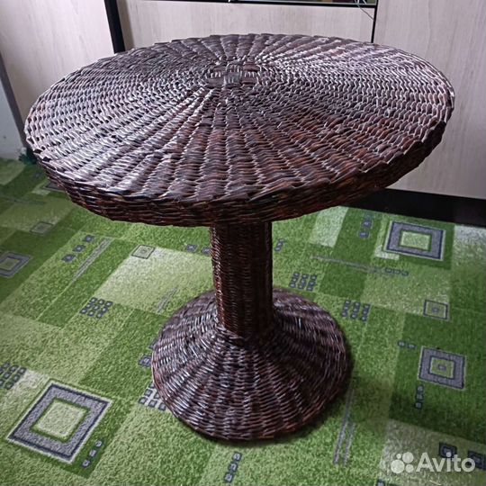 Столик журнальный новый