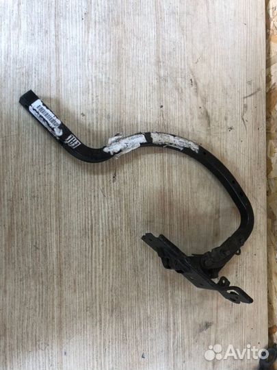 Петля двери багажника задняя Toyota Camry