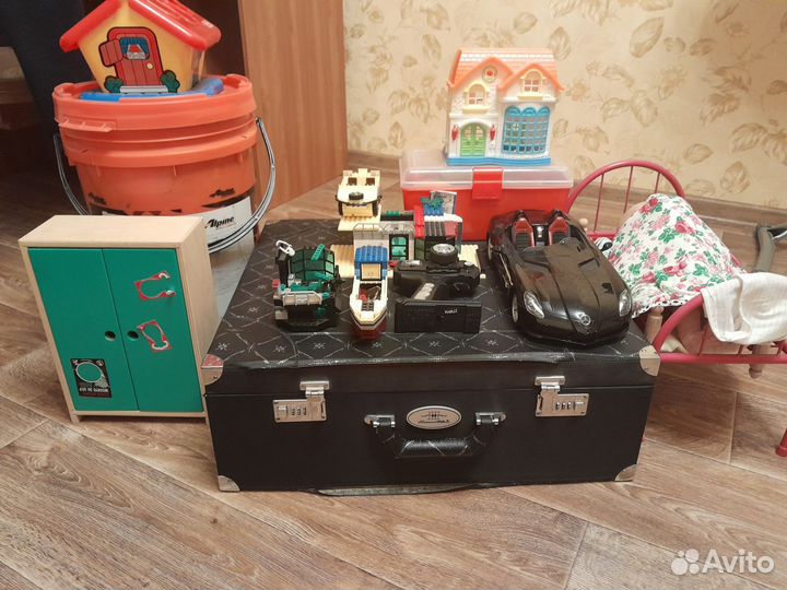 Много игрушек