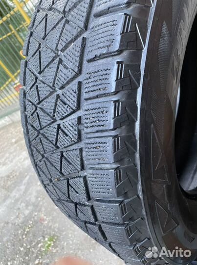 Bridgestone Blizzak DM-V2 285/65 R17