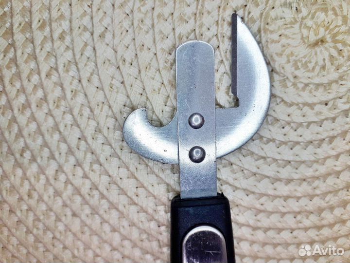 Овощечистка и нож консервный