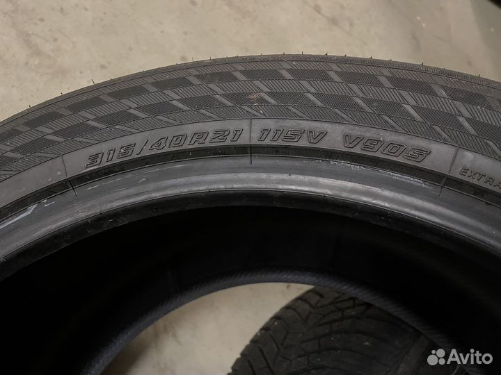 Yokohama BluEarth Winter V905 275/45 R21 и 315/40 R21