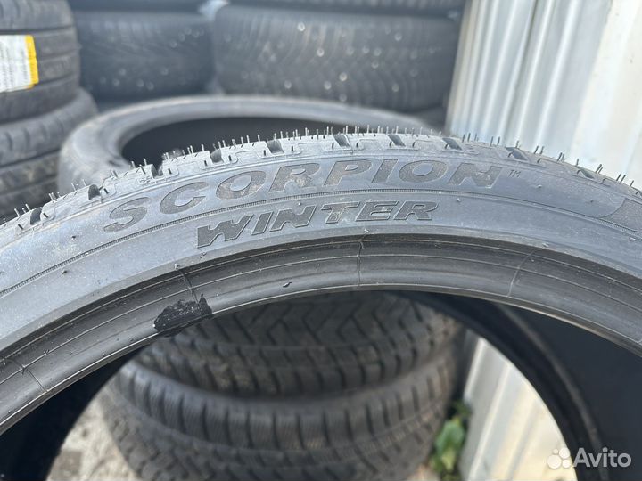 Pirelli Scorpion Winter 275/35 R22 и 315/30 R22 107V