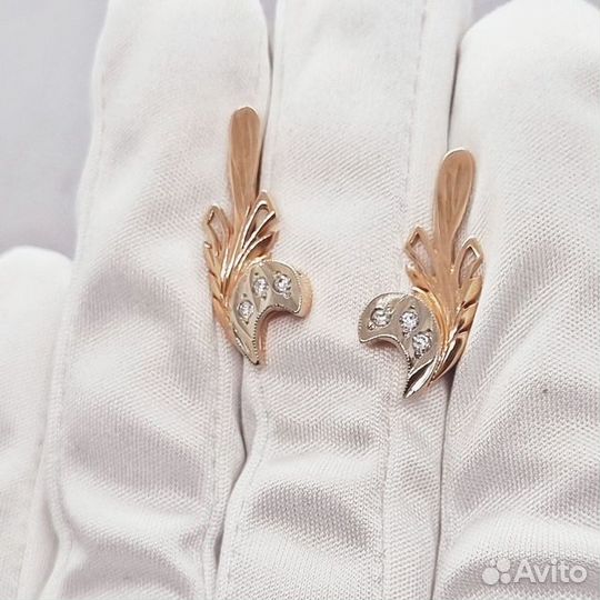 Золотые серьги с камнем