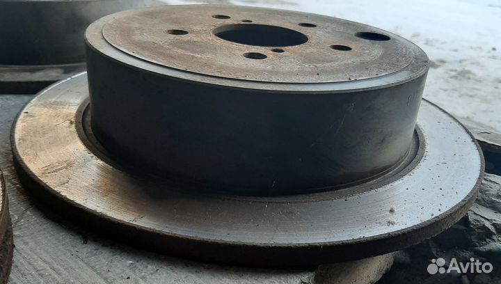 Тормозные диски Subaru 26300-AE071 26700-FG000