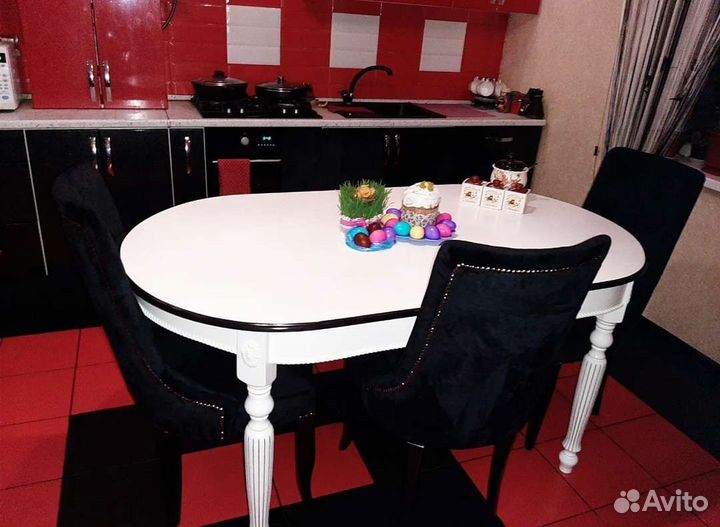 Стол и стулья