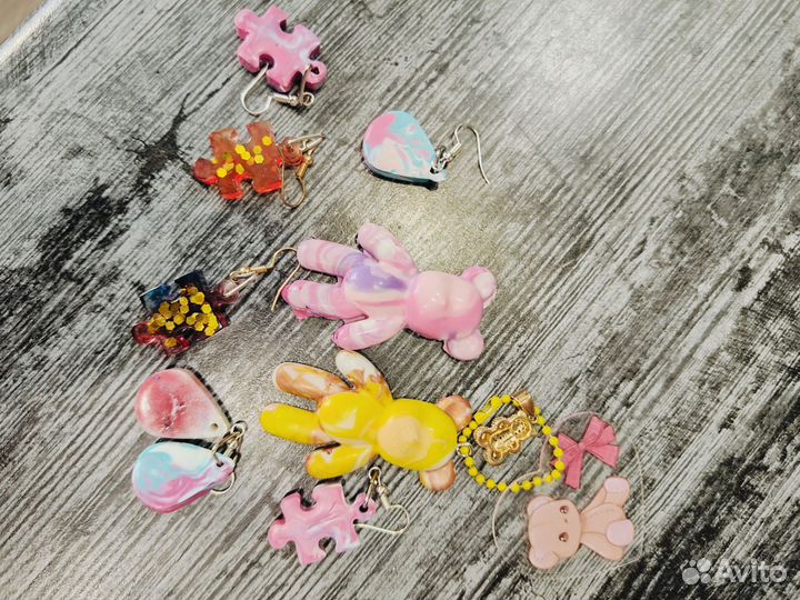 Украшения и брелки из сургуча