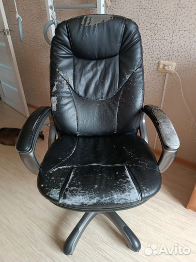 Офисное кресло