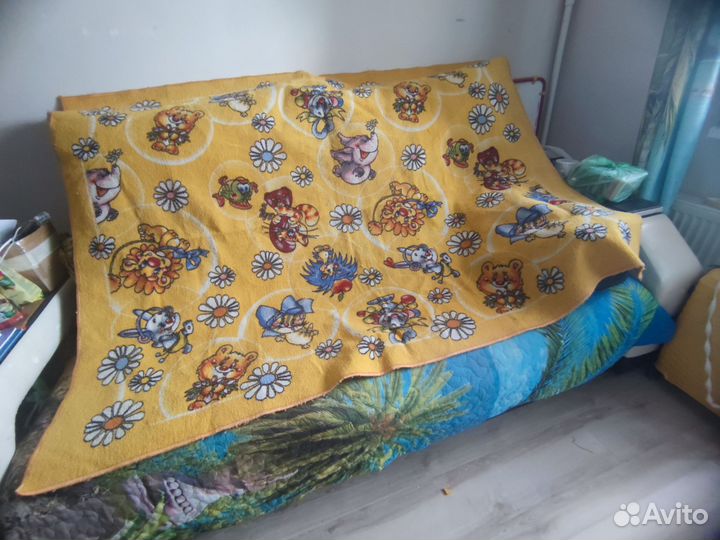 Ковер детский жёлтый