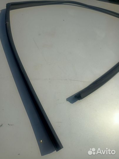 Уплотнитель стекла передней левой двери Coolray Ge