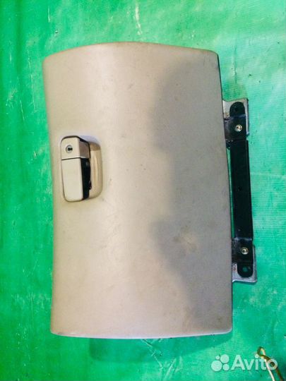 Бардачок Mitsubishi Diamante