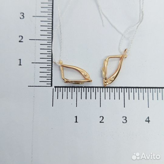 Золотые серьги с камнем