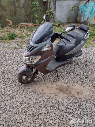 Макси скутер Daelim250