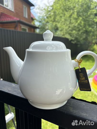 Фарфоровый чайник
