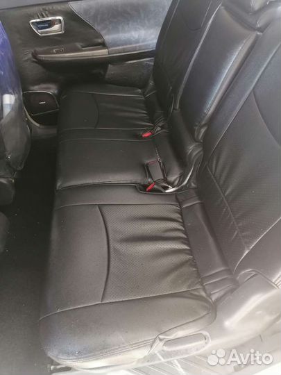 Toyota Prius Alpha, 2012