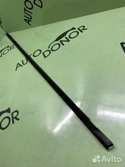 Молдинг двери хромированный передний правый