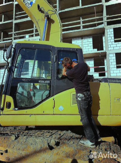 Стекло дверное Экскаватор JCB JC 200