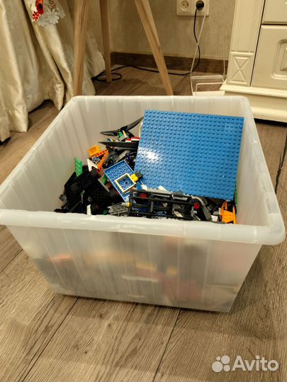Коробка с lego
