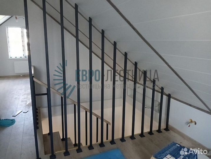 Металлические рейки в потолок балюстрада