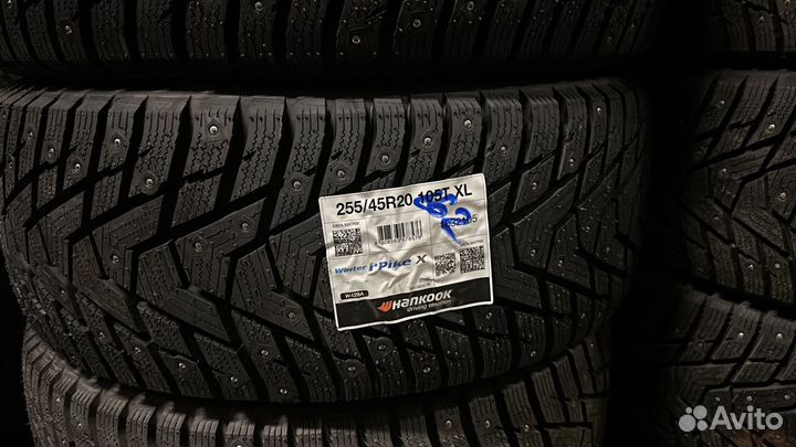 Hankook Winter i'Pike X W429A 255/45 R20 105T