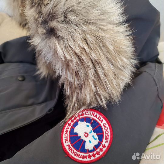 Пуховик Canada Goose Kensington Parka xs