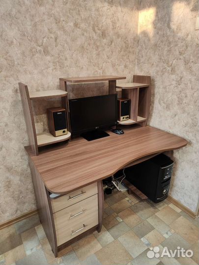 Компьютерный стол